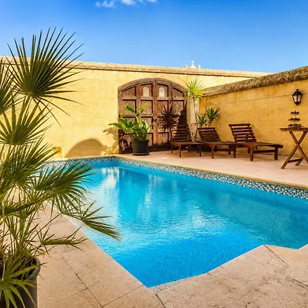 Nyaraló Two Connected In Gozo With 2 Private Pools Rooftops And Bbq Sleeps 16