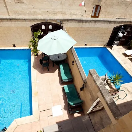 Two Connected In Gozo With 2 Private Pools Rooftops And Bbq Sleeps 16 * Għarb