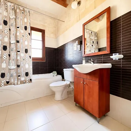 Nyaraló Two Connected In Gozo With 2 Private Pools Rooftops And Bbq Sleeps 16 Għarb