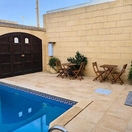 Two Connected In Gozo With 2 Private Pools Rooftops And Bbq Sleeps 16 Nyaraló Għarb