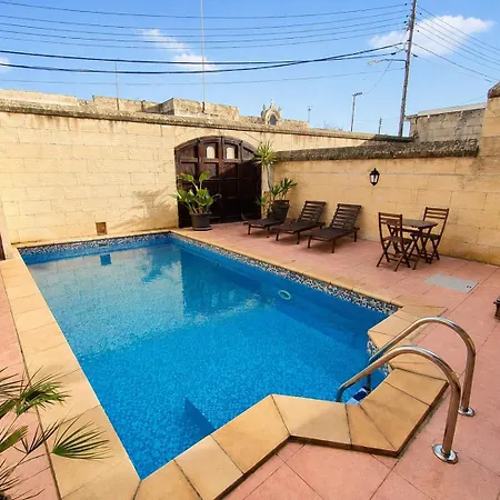 Two Connected In Gozo With 2 Private Pools Rooftops And Bbq Sleeps 16 Nyaraló Għarb