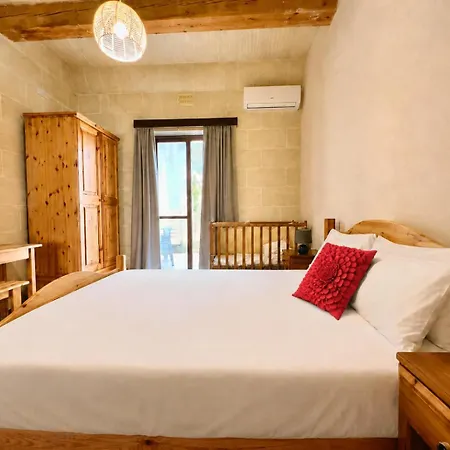 Two Connected In Gozo With 2 Private Pools Rooftops And Bbq Sleeps 16 *