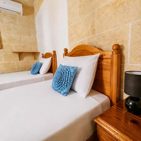 Two Connected In Gozo With 2 Private Pools Rooftops And Bbq Sleeps 16 Għarb