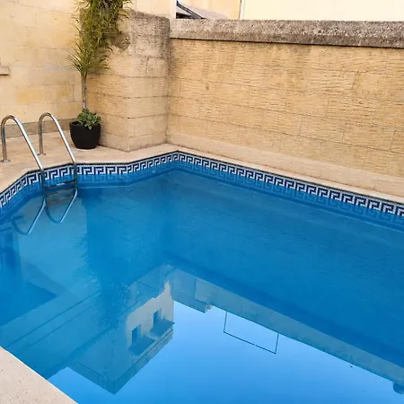 Nyaraló Two Connected In Gozo With 2 Private Pools Rooftops And Bbq Sleeps 16 Għarb