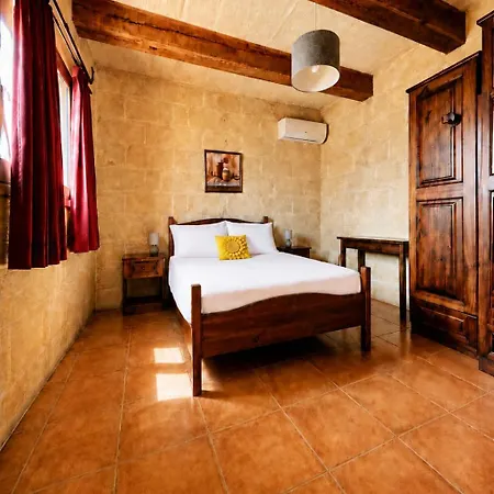 Two Connected In Gozo With 2 Private Pools Rooftops And Bbq Sleeps 16 * Għarb