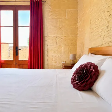 Two Connected In Gozo With 2 Private Pools Rooftops And Bbq Sleeps 16 Għarb