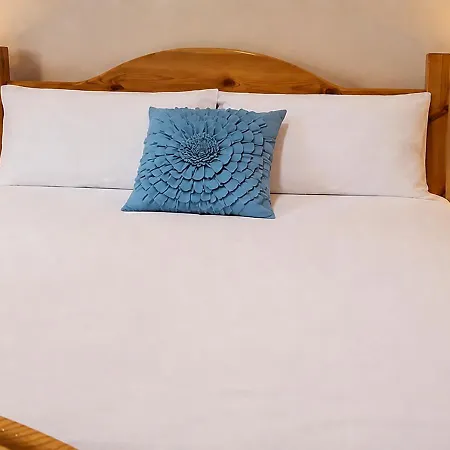Nyaraló Two Connected In Gozo With 2 Private Pools Rooftops And Bbq Sleeps 16