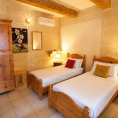 Two Connected In Gozo With 2 Private Pools Rooftops And Bbq Sleeps 16 * Għarb