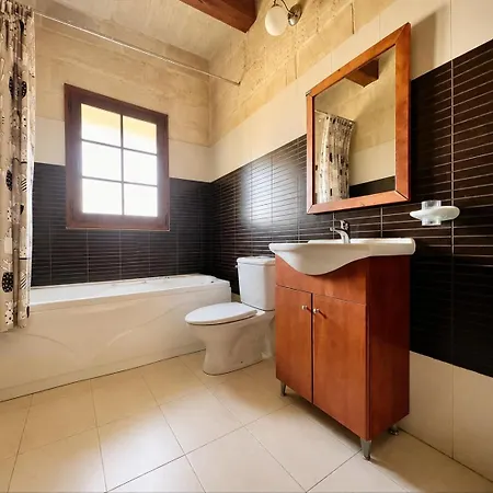 Two Connected In Gozo With 2 Private Pools Rooftops And Bbq Sleeps 16 Nyaraló Għarb