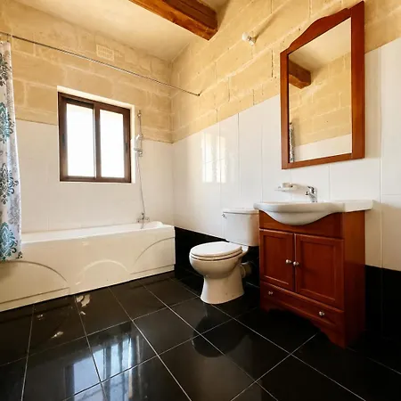 Two Connected In Gozo With 2 Private Pools Rooftops And Bbq Sleeps 16 Nyaraló