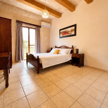 Two Connected In Gozo With 2 Private Pools Rooftops And Bbq Sleeps 16 Nyaraló Għarb