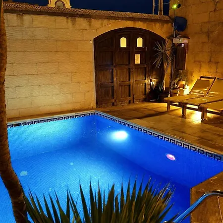 Nyaraló Two Connected In Gozo With 2 Private Pools Rooftops And Bbq Sleeps 16