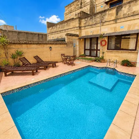 Nyaraló Two Connected In Gozo With 2 Private Pools Rooftops And Bbq Sleeps 16 Għarb