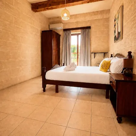Nyaraló Two Connected In Gozo With 2 Private Pools Rooftops And Bbq Sleeps 16 *