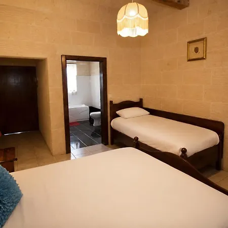 Nyaraló Two Connected In Gozo With 2 Private Pools Rooftops And Bbq Sleeps 16 *