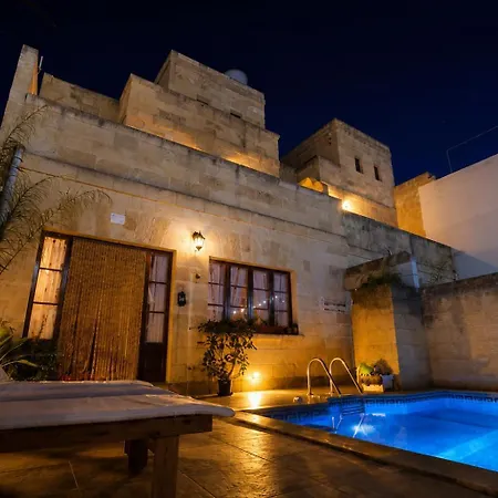 Two Connected In Gozo With 2 Private Pools Rooftops And Bbq Sleeps 16 Nyaraló Għarb