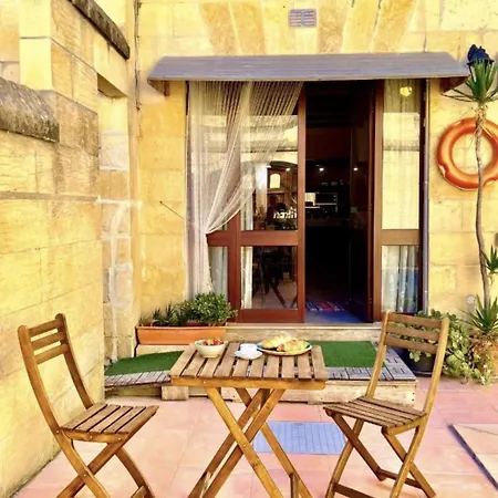 Two Connected In Gozo With 2 Private Pools Rooftops And Bbq Sleeps 16 * Għarb