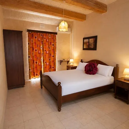 Nyaraló Two Connected In Gozo With 2 Private Pools Rooftops And Bbq Sleeps 16 Għarb
