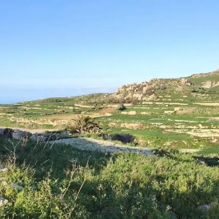 Two Connected In Gozo With 2 Private Pools Rooftops And Bbq Sleeps 16 Nyaraló
