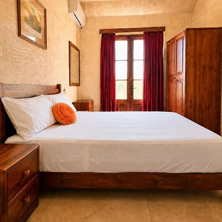 Two Connected In Gozo With 2 Private Pools Rooftops And Bbq Sleeps 16 Nyaraló