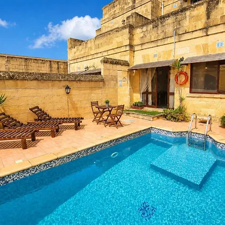 Nyaraló Two Connected In Gozo With 2 Private Pools Rooftops And Bbq Sleeps 16 Għarb
