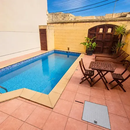 Two Connected In Gozo With 2 Private Pools Rooftops And Bbq Sleeps 16 Nyaraló *