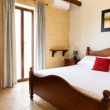 Two Connected In Gozo With 2 Private Pools Rooftops And Bbq Sleeps 16 Nyaraló Għarb