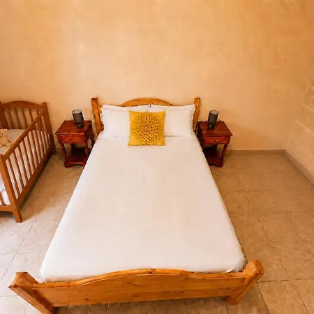 Two Connected In Gozo With 2 Private Pools Rooftops And Bbq Sleeps 16 Nyaraló