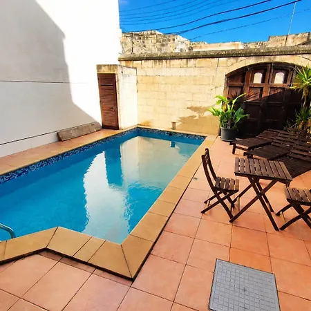 Two Connected In Gozo With 2 Private Pools Rooftops And Bbq Sleeps 16 Nyaraló *