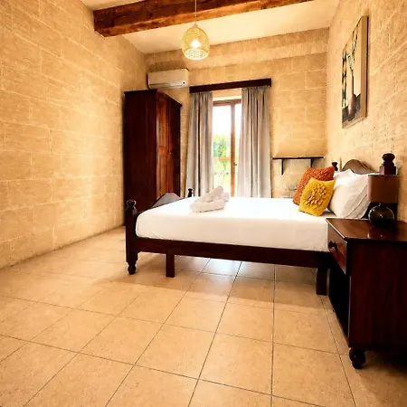 Nyaraló Two Connected In Gozo With 2 Private Pools Rooftops And Bbq Sleeps 16 Għarb