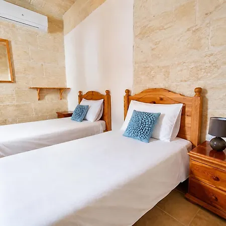 Two Connected In Gozo With 2 Private Pools Rooftops And Bbq Sleeps 16 Għarb