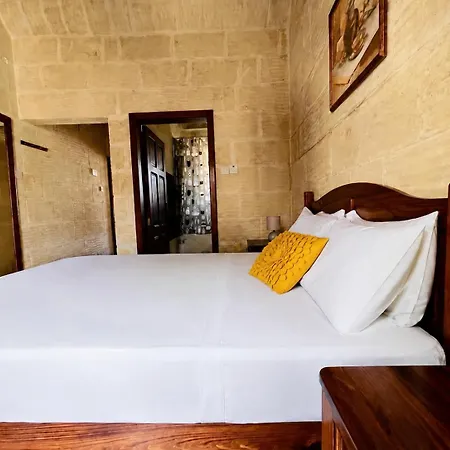 Two Connected In Gozo With 2 Private Pools Rooftops And Bbq Sleeps 16 *