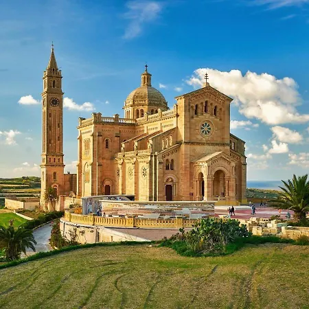 Nyaraló Two Connected In Gozo With 2 Private Pools Rooftops And Bbq Sleeps 16