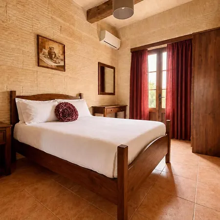 Nyaraló Two Connected In Gozo With 2 Private Pools Rooftops And Bbq Sleeps 16 *