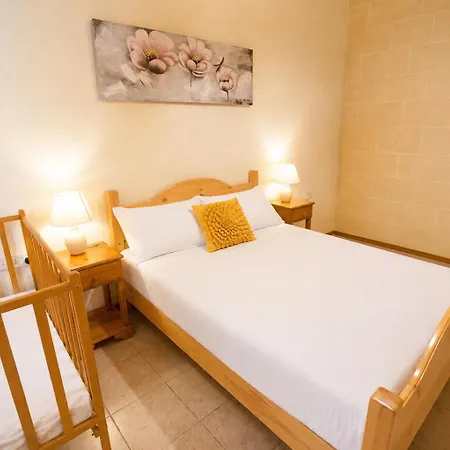 Two Connected In Gozo With 2 Private Pools Rooftops And Bbq Sleeps 16 Għarb