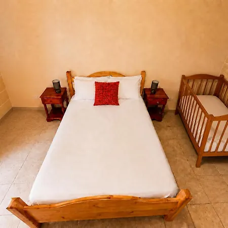 Two Connected In Gozo With 2 Private Pools Rooftops And Bbq Sleeps 16 Nyaraló Għarb