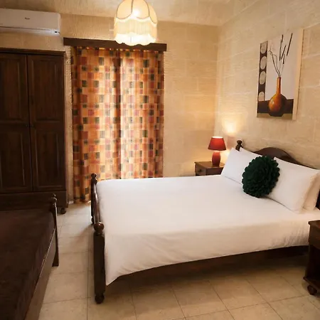 Nyaraló Two Connected In Gozo With 2 Private Pools Rooftops And Bbq Sleeps 16