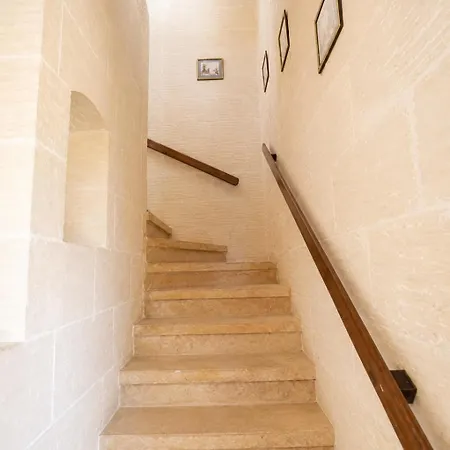 Two Connected In Gozo With 2 Private Pools Rooftops And Bbq Sleeps 16 Nyaraló
