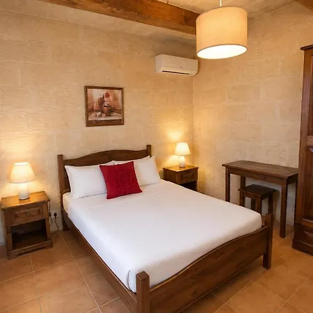 Two Connected In Gozo With 2 Private Pools Rooftops And Bbq Sleeps 16 Nyaraló