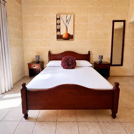 Two Connected In Gozo With 2 Private Pools Rooftops And Bbq Sleeps 16 Nyaraló *