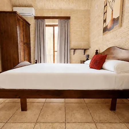 Two Connected In Gozo With 2 Private Pools Rooftops And Bbq Sleeps 16 *