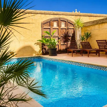Two Connected In Gozo With 2 Private Pools Rooftops And Bbq Sleeps 16 Nyaraló Għarb